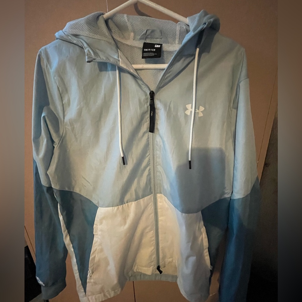 Under armour windbreaker only worn once